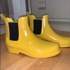 Women’s size 7 rain boots